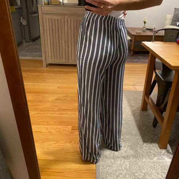 Express | Gray Striped Wide Leg Pants - Picture 3 of 6